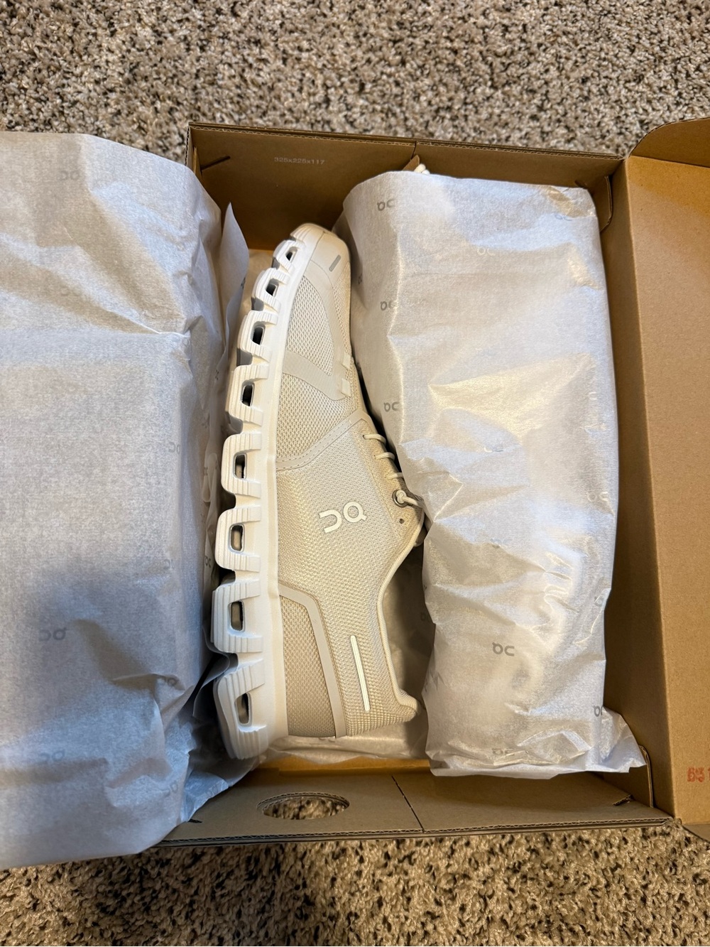 On Running Cloud 6 – Pearl White - Picture 3 of 4
